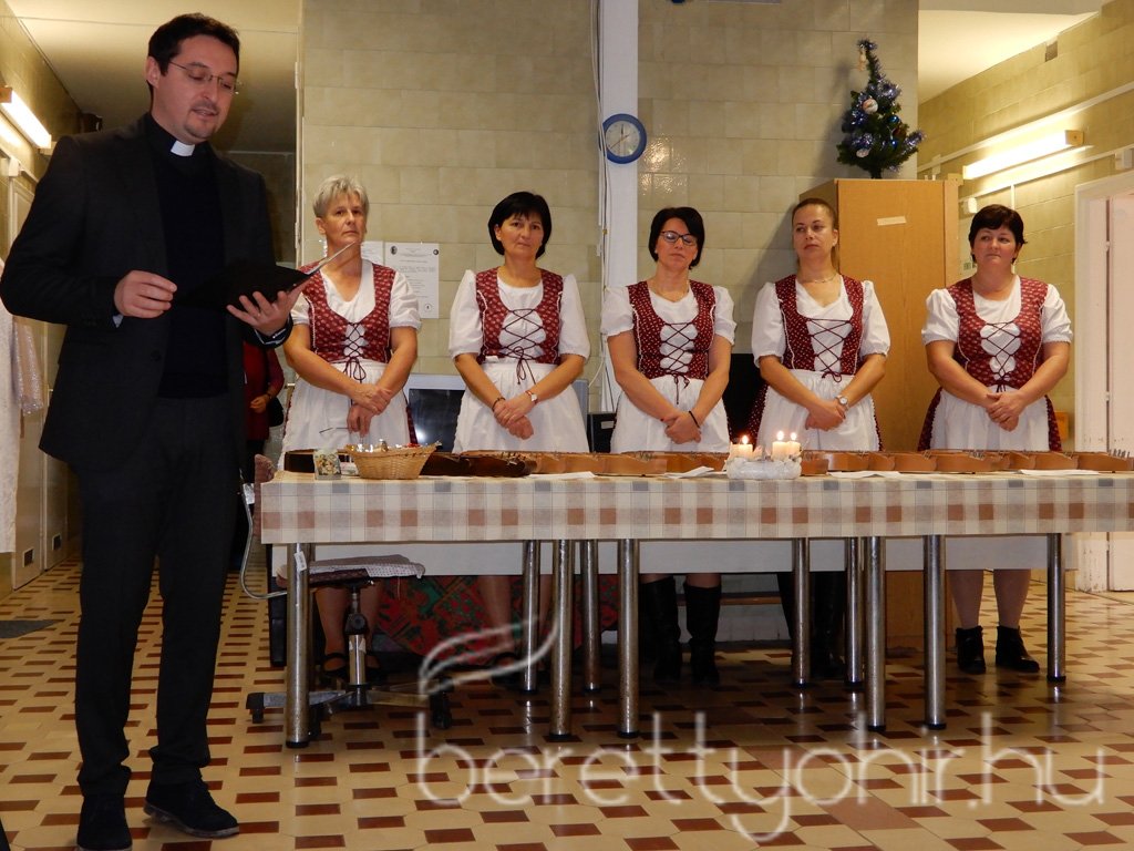 Karácsonyi ünnepség a Krónikus osztályon 03